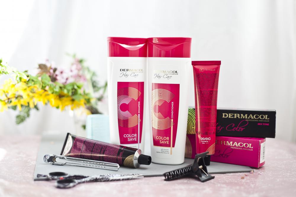 Cabelos tingidos, macios e brilhantes sem precisar sair de casa